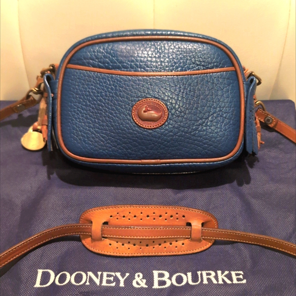 "Dooney & Bourke" Vintage "AWL, Small Kilty" Comes w/All ItsOriginalAccessories!